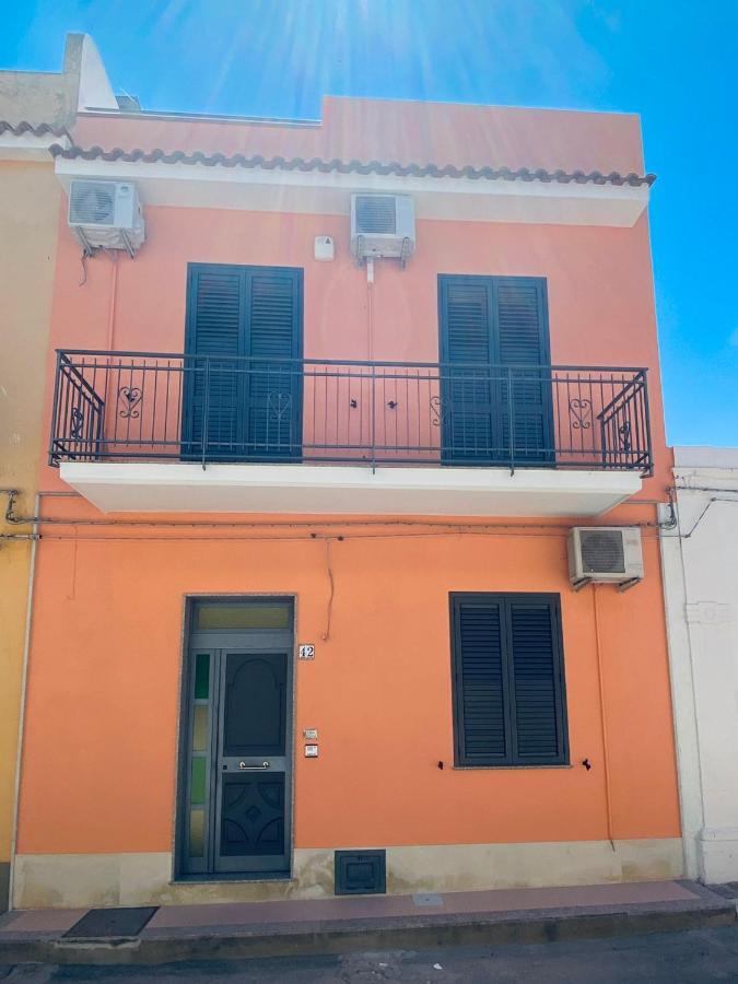 Giusy'S House Apartment อาโวลา ภายนอก รูปภาพ