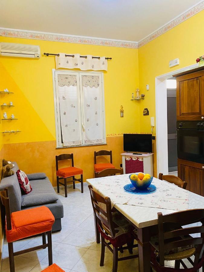 Giusy'S House Apartment อาโวลา ภายนอก รูปภาพ